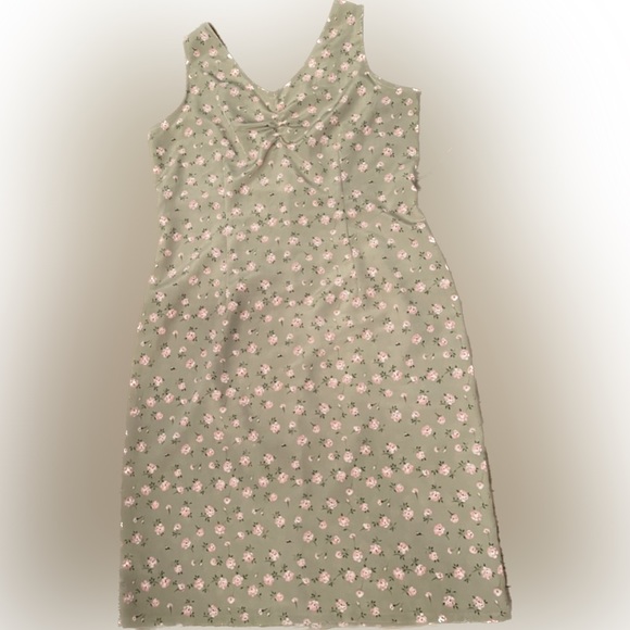 Northern Reflections Dresses & Skirts - Northern Reflections Green Floral Dress